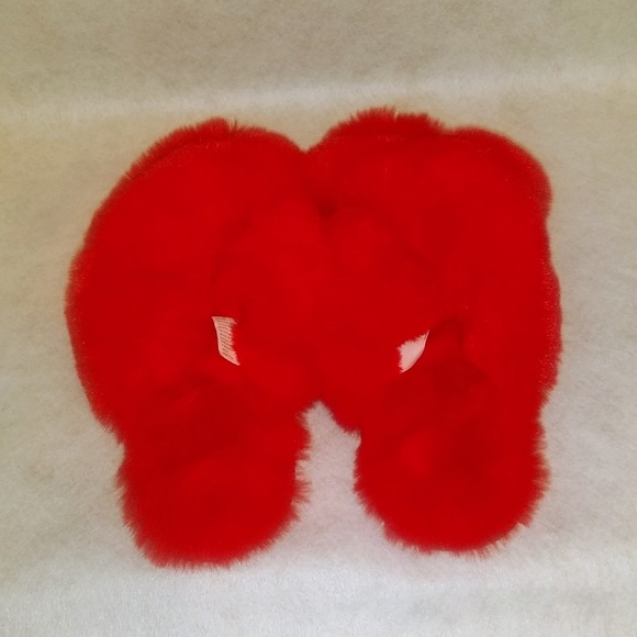 ☘️NWOT Red faux fur slippers by cat and jack - Picture 2 of 8